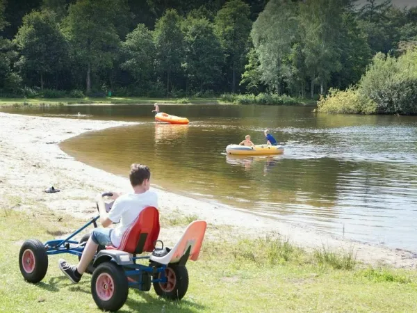 Enfants jouant au camping Roan 't Veld.