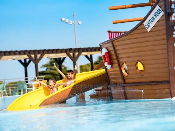 Toboggan aquatique pour enfants au Roan camping Park Umag.