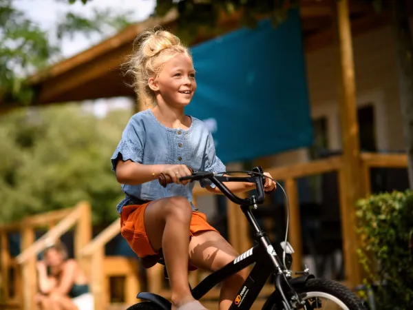 Vélos d'enfants Roan gratuits pour les enfants jusqu'à 6 ans au camping Domaine de la Yole.