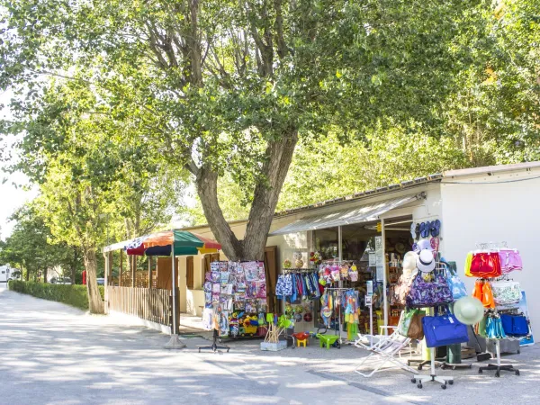 Magasins de souvenirs au camping Roan Rimini Family Village.