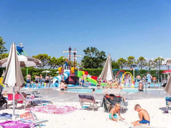 Aire de jeux pour enfants au camping Roan San Francesco.