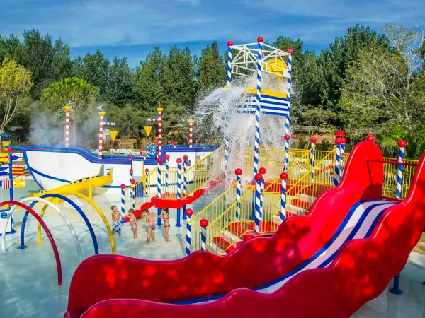 Aire de jeux d'eau au Roan camping Serignan Plage.