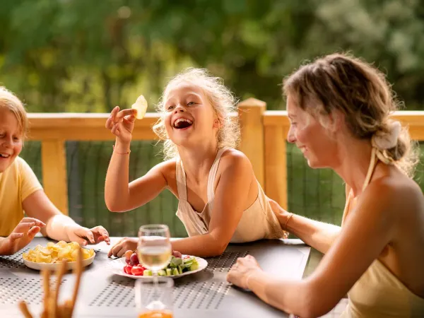 Apéro en famille au camping d'Orbetello.