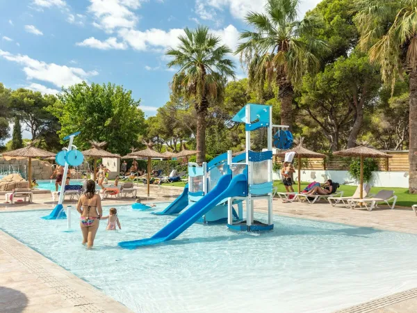 Piscine pour enfants au camping Roan El Garrofer.