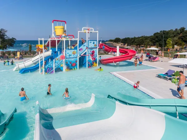 Aire de jeux d'eau au Roan camping Park Umag.