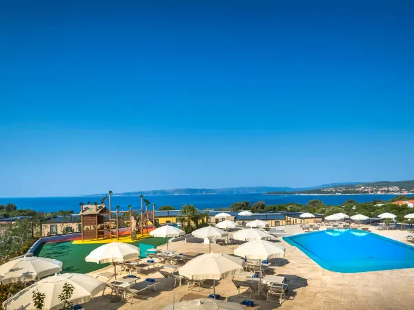 Piscine avec aire de jeux au Roan camping Krk Camping Resort.