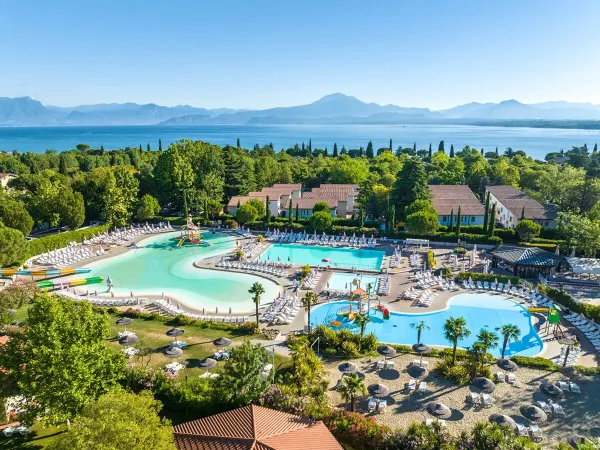 Vue d'ensemble des piscines du camping Roan Bella Italia.