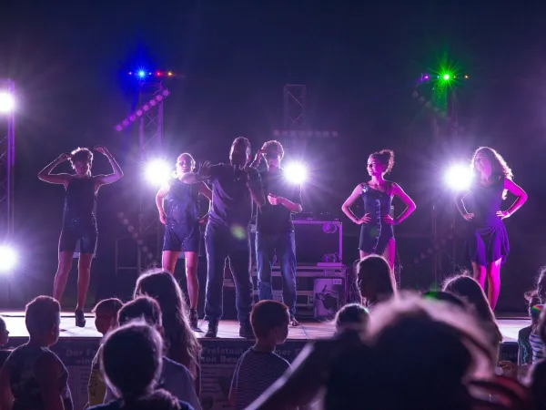 Spectacle en soirée au camping Roan Marina Di Venezia.