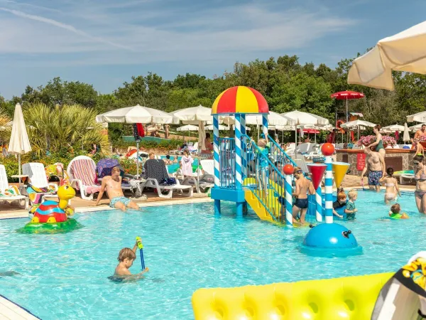 Piscine pour enfants au camping Roan Montescudaio.