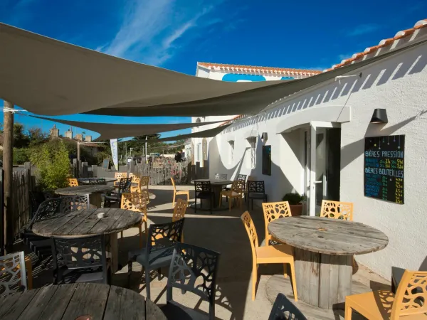 Terrasse au camping Roan Le Domaine de Beaulieu.