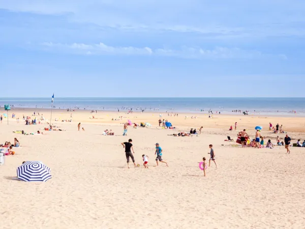 Plage de sable au camping Roan Le Domaine de Beaulieu.