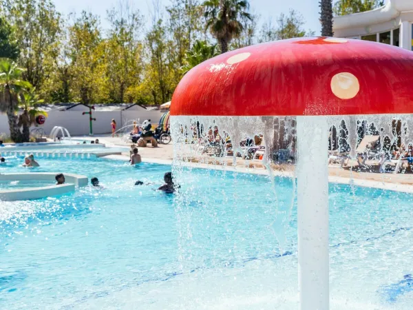 Piscine pour enfants au camping Roan Club Napoléon.