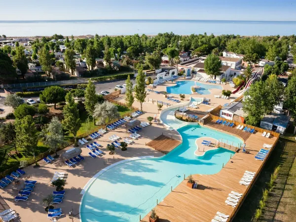 Aperçu des piscines du Roan camping Méditerranée Plage.