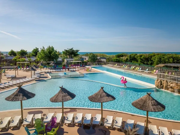 Piscine du camping Roan Beach Garden.