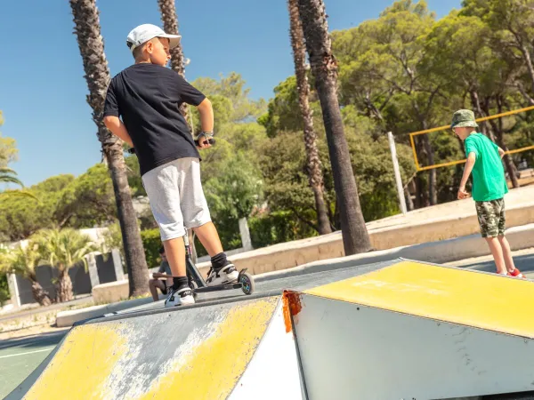 Piste de skate au camping Roan La Baume.