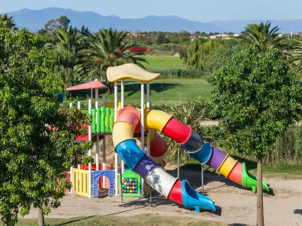 Aire de jeux au camping Roan Soleil Méditerranée.