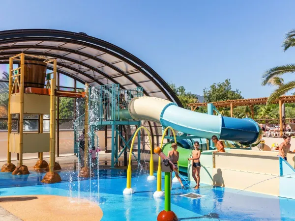 Piscine pour enfants au camping Roan La Sardane.