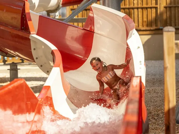 Toboggan aquatique au camping Roan La Chapelle.