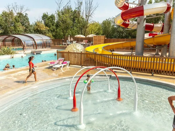 Piscine pour enfants au camping Roan La Chapelle.