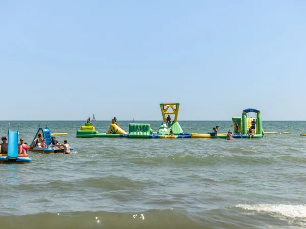 Coussin d'eau sur la plage du camping Roan Marina Di Venezia.