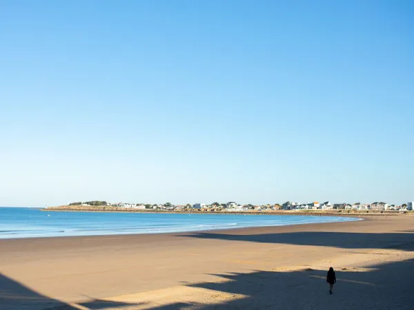 La plage près du camping Roan du Latois.