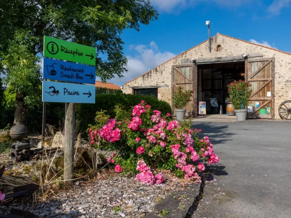 Route vers les installations du Roan camping du Latois.