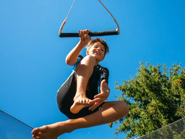 Les enfants s'amusent au camping Roan Lido Verbano.