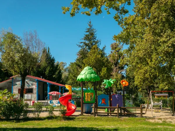 Une aire de jeux au camping Roan Lido Verbano.