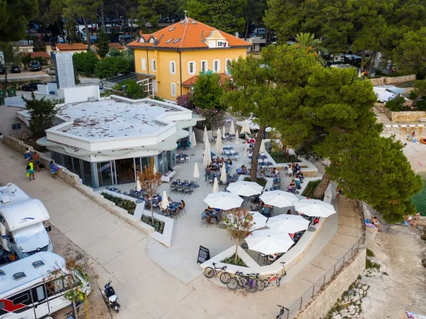 Terrasse confortable près du camping Roan Cikat.