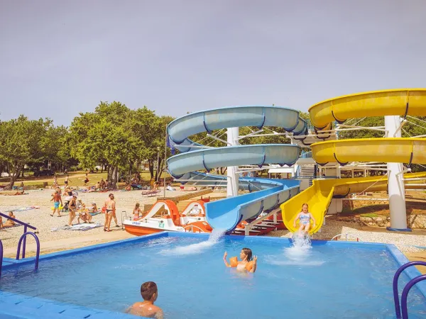 Toboggans avec piscine au camping Roan Zelena Laguna.