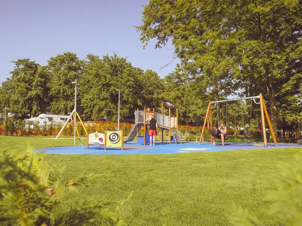 Aire de jeux au camping Roan Bijela Uvala.