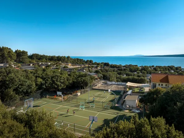 Emplacements multisports au Roan camping Krk Camping Resort.