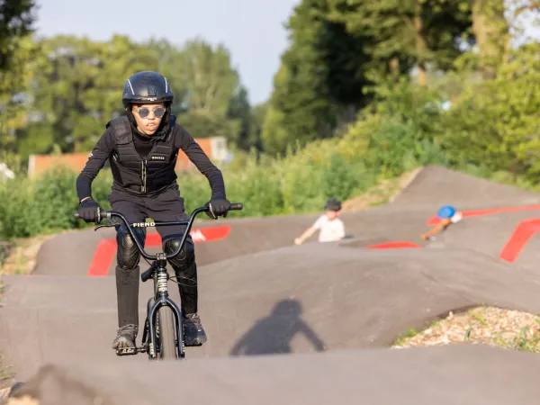 Vélo, scooter ou cross-track au Roan camping de Twee Bruggen.