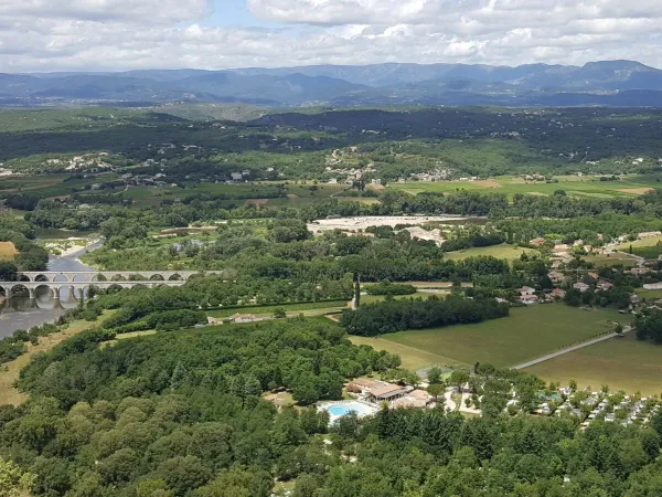 Camping de Roan La Grand'Terre et ses environs depuis le Mont Sampzon.