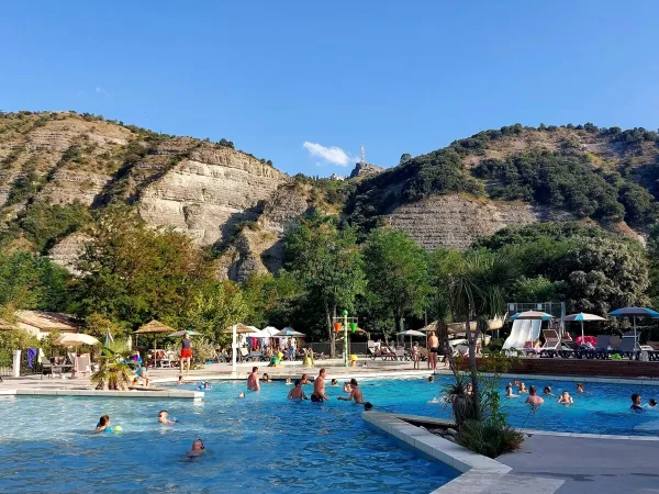 Vue de la piscine du camping Roan La Grand Terre.