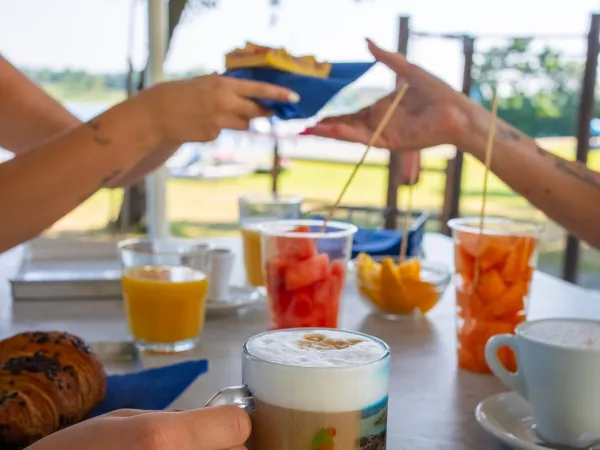 Nourriture et boissons au camping Roan Lido Verbano.