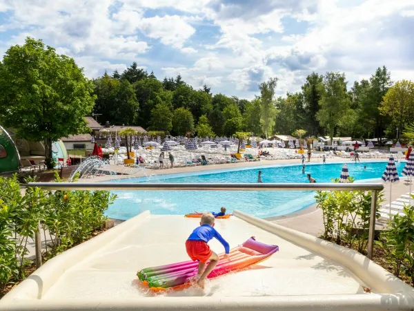 Le toboggan du camping Roan hu Birkelt village.