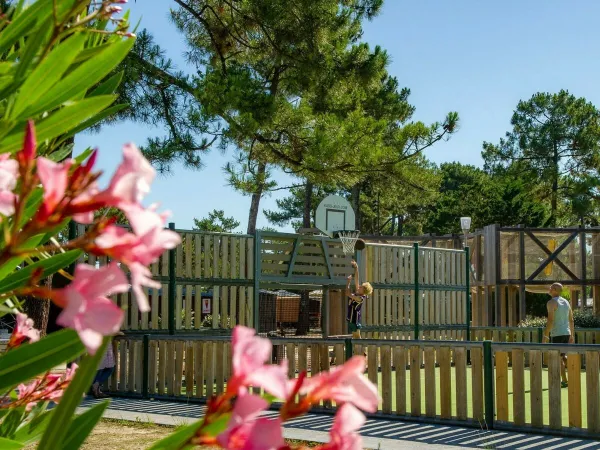 Espace multisport au camping Roan Atlantic Club Montalivet.