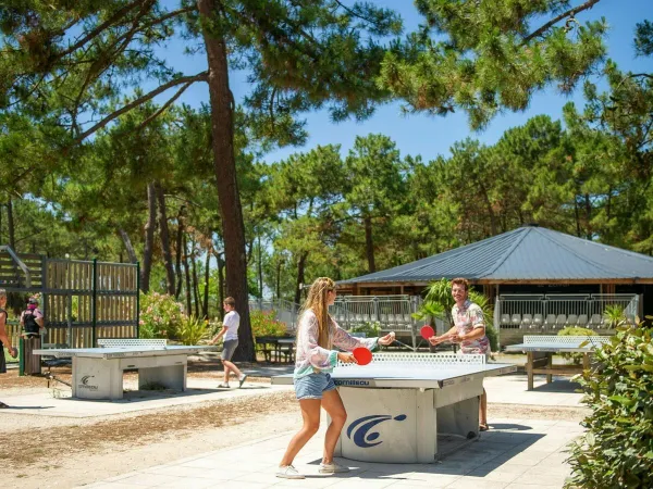 Tennis de table au camping Roan Atlantic Montalivet.