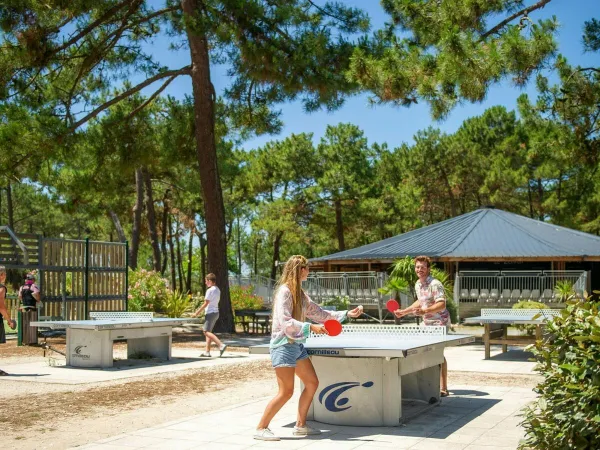 Jouez au tennis de table au camping Roan Atlantic Club Montalivet.