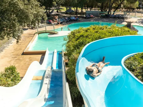 Toboggans aquatiques au camping Roan Domaine Massereau.