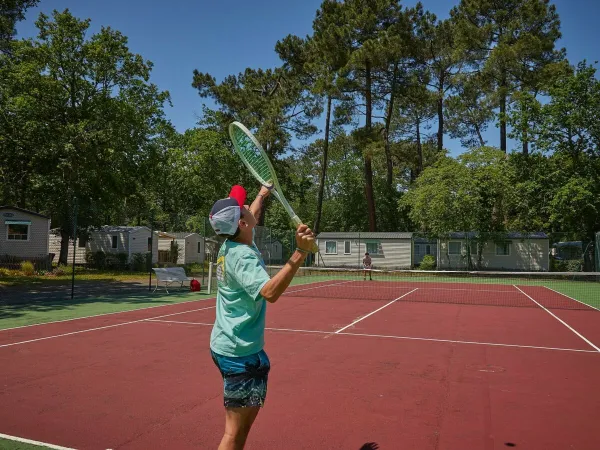 Tennis au camping Roan La Clairière.