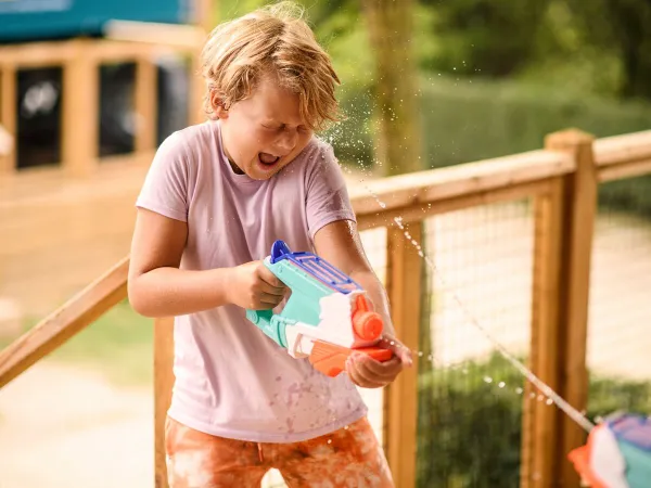 Enfants jouant au camping Roan Verdon Parc.