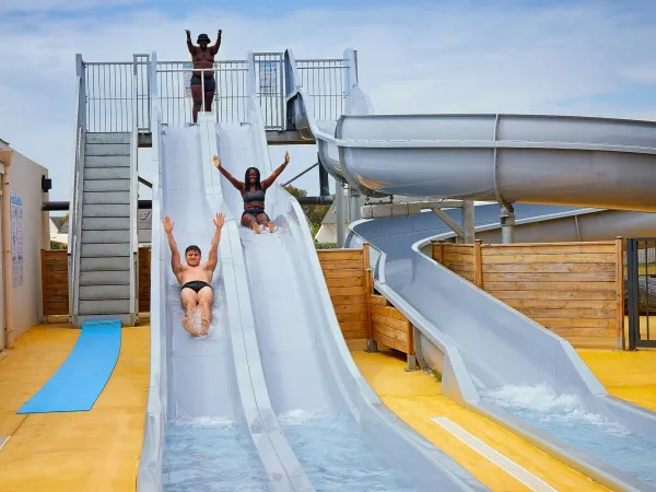 Toboggans aquatiques au camping Roan Les Chardons Bleus de la Turballe.