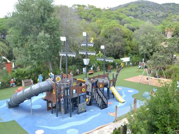 aire de jeux tranquille au camping Roan Rosselba.