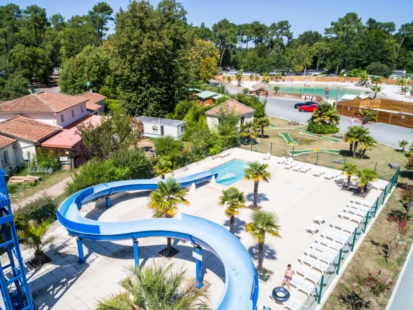 Toboggan et piscine lagon au camping Roan La Clairière