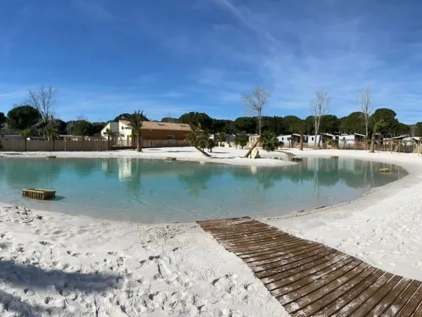 Piscine de plage lagon en cours de développement au camping Roan Domaine de la Yole.