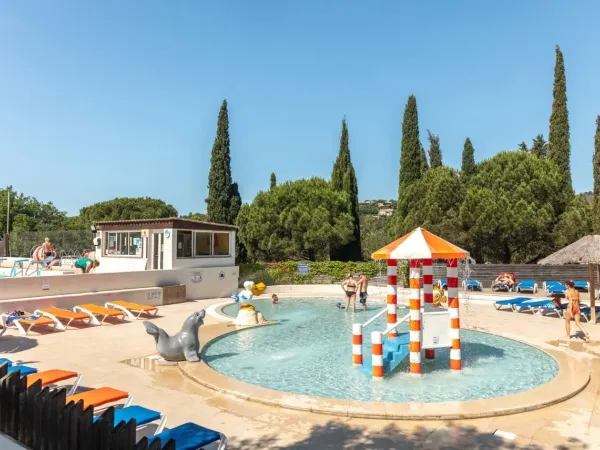 Piscine pour enfants au camping Roan domaine des Naïades.