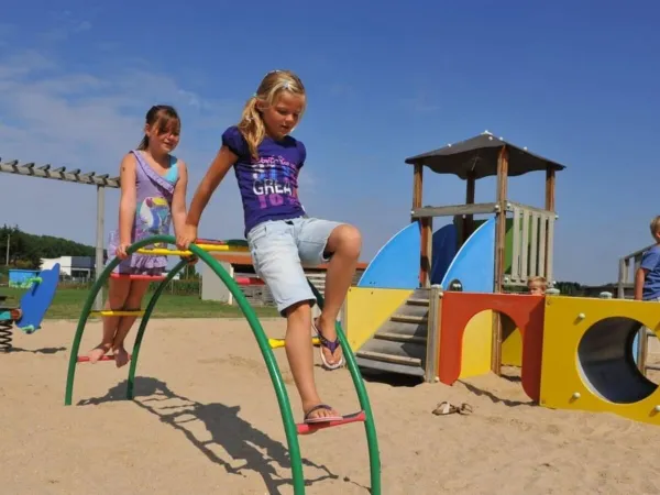 Aire de jeux au camping Roan Le Domaine de Beaulieu