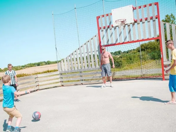 Terrain de football au camping Roan Le Domaine de Beaulieu